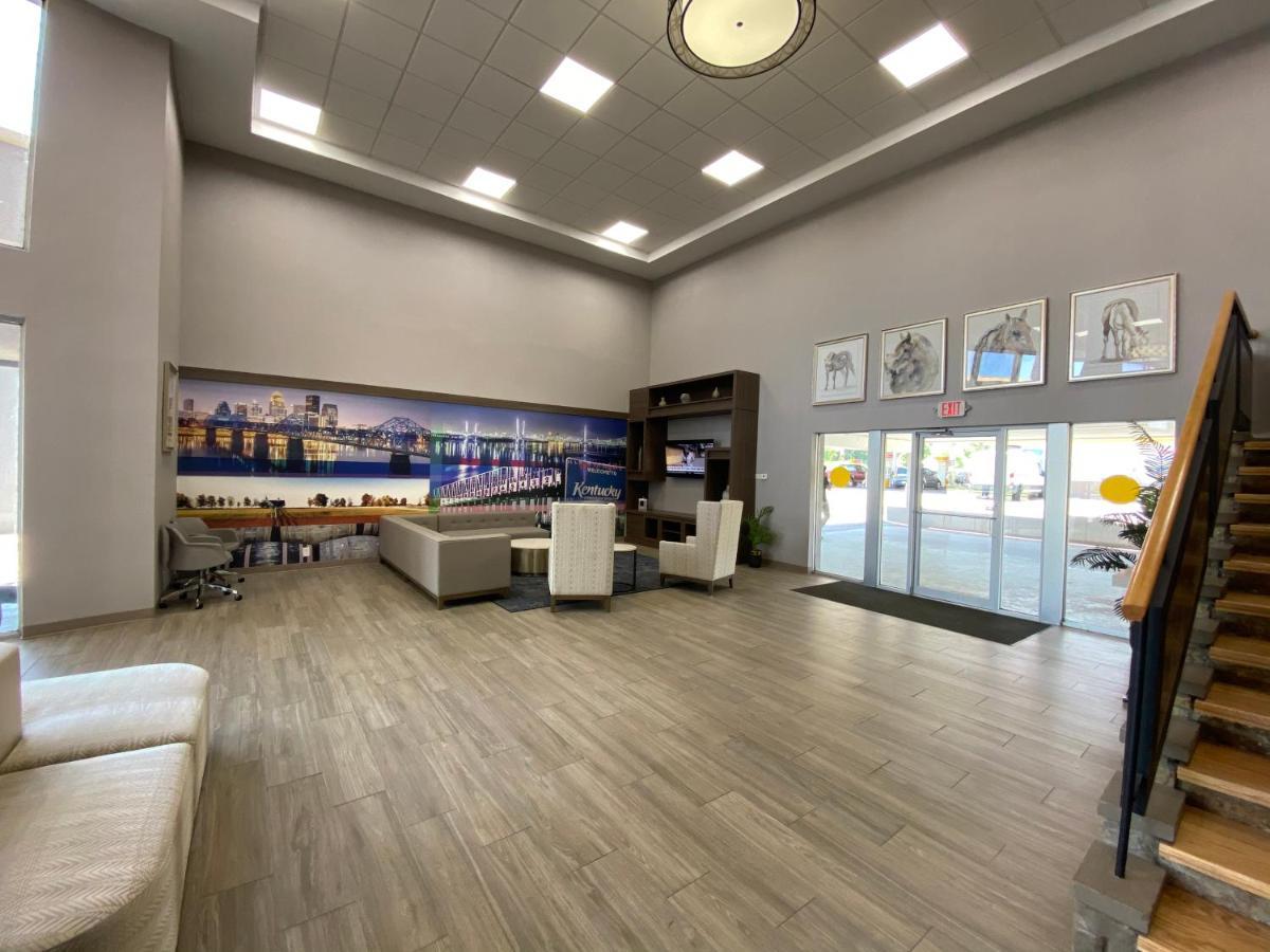 Clarion Pointe University/Expo Louisville Exterior photo