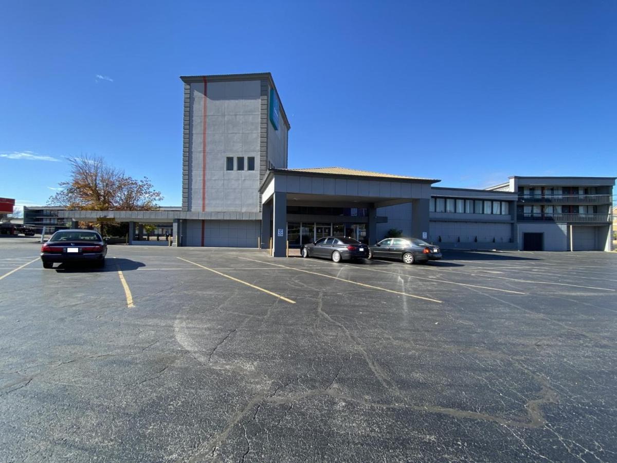 Clarion Pointe University/Expo Louisville Exterior photo
