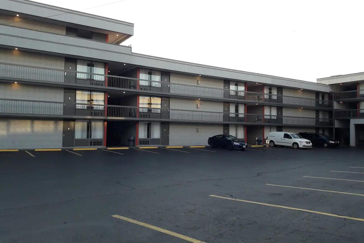 Clarion Pointe University/Expo Louisville Exterior photo